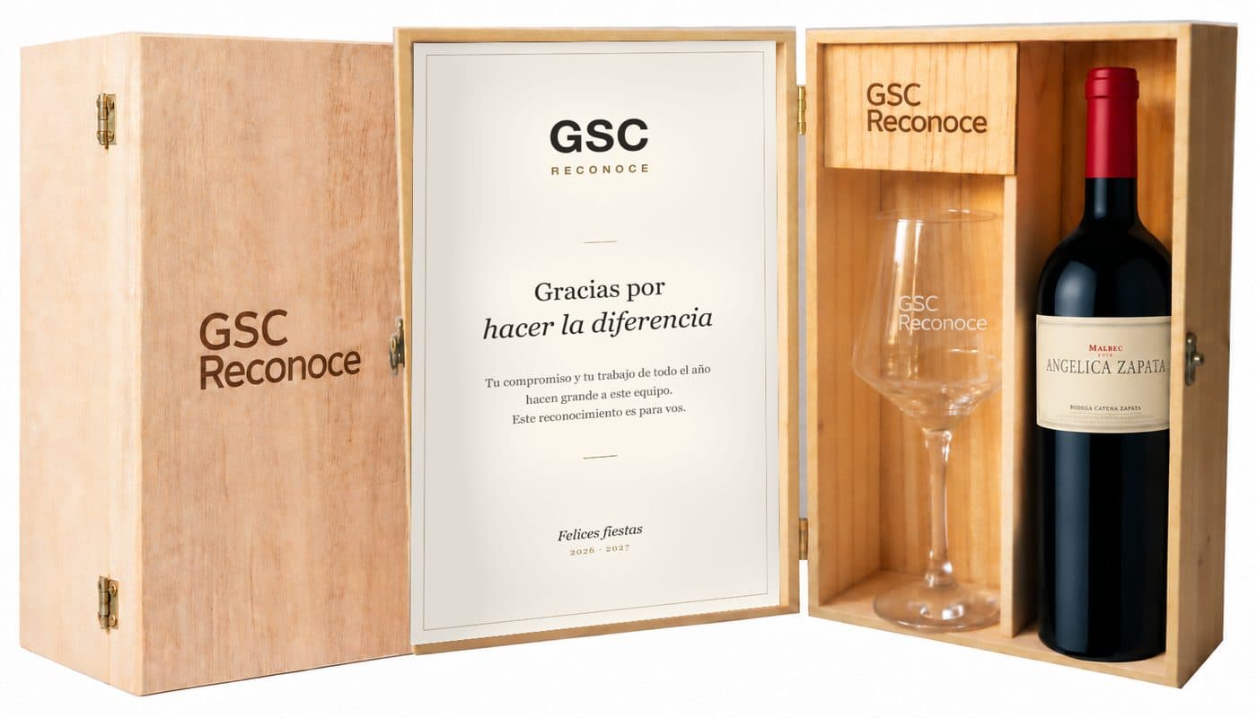 Estuche con vino y copa grabada: caso GSC Reconoce — caja corporativa personalizada para GSC Reconoce